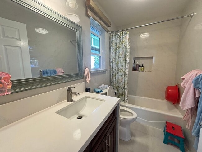 Building Photo - 2036 9th Ave