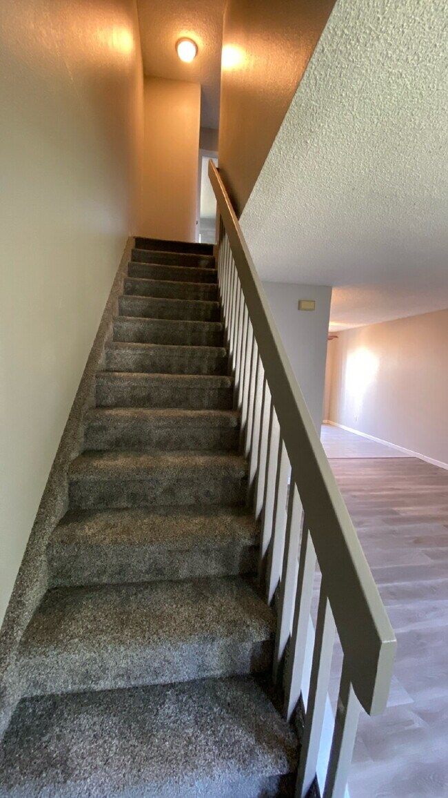 Building Photo - 2 bedroom townhome - Soaring Eagle