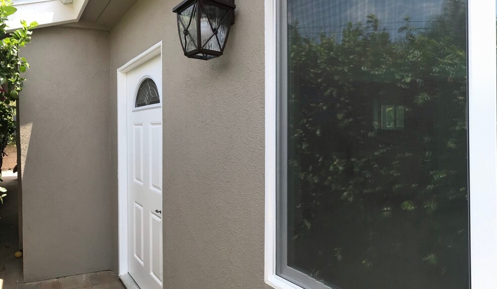 Building Photo - 10166 Petit Ave