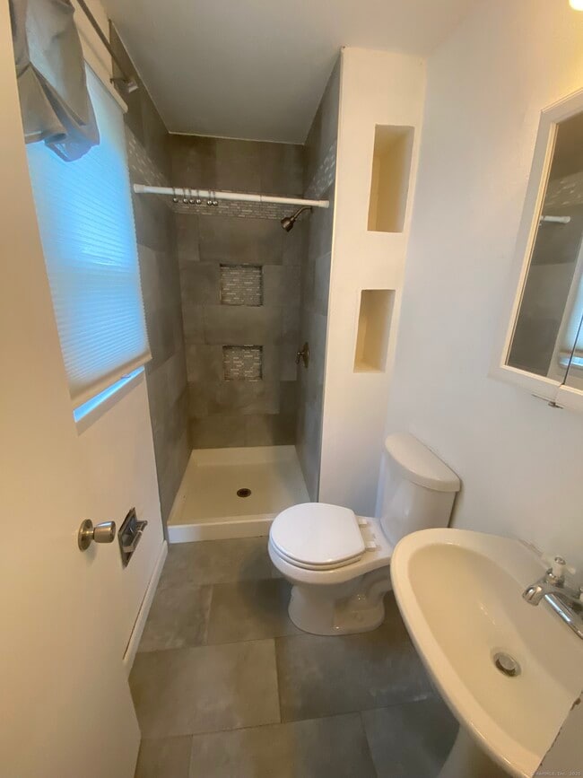 Building Photo - 161 Sleeping Giant Dr