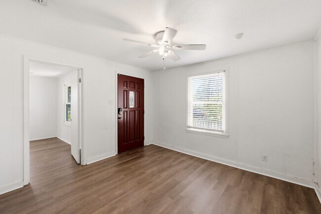 Building Photo - Cute 2/2 in Kilgore!