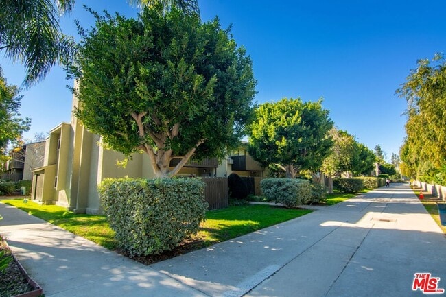 Building Photo - 4810 Hollow Corner Rd