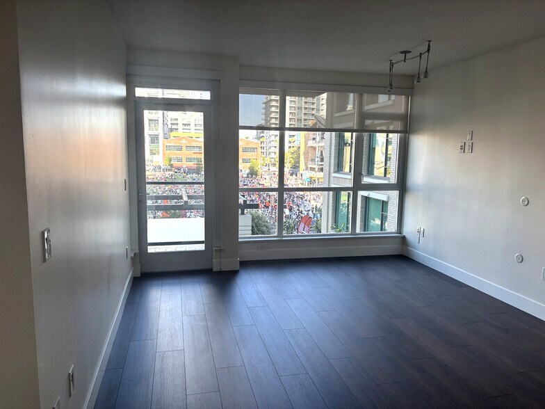 Building Photo - 325 7th Ave
