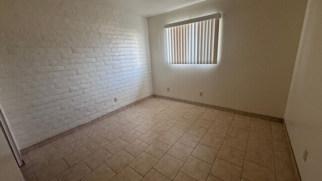 Building Photo - 2802 E Idaho Ave