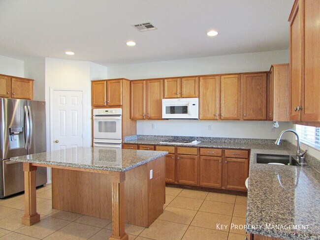 Building Photo - 722 Bighorn Creek St