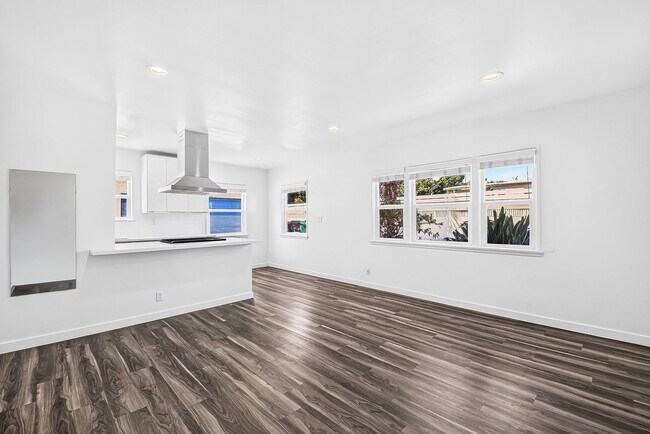 Interior Photo - 4308 E 4th Street