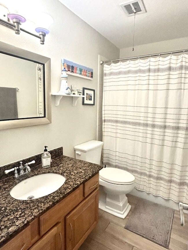 Building Photo - 2025/26 FALL/ WINTER MONTHLY  RENTAL ! FUR...