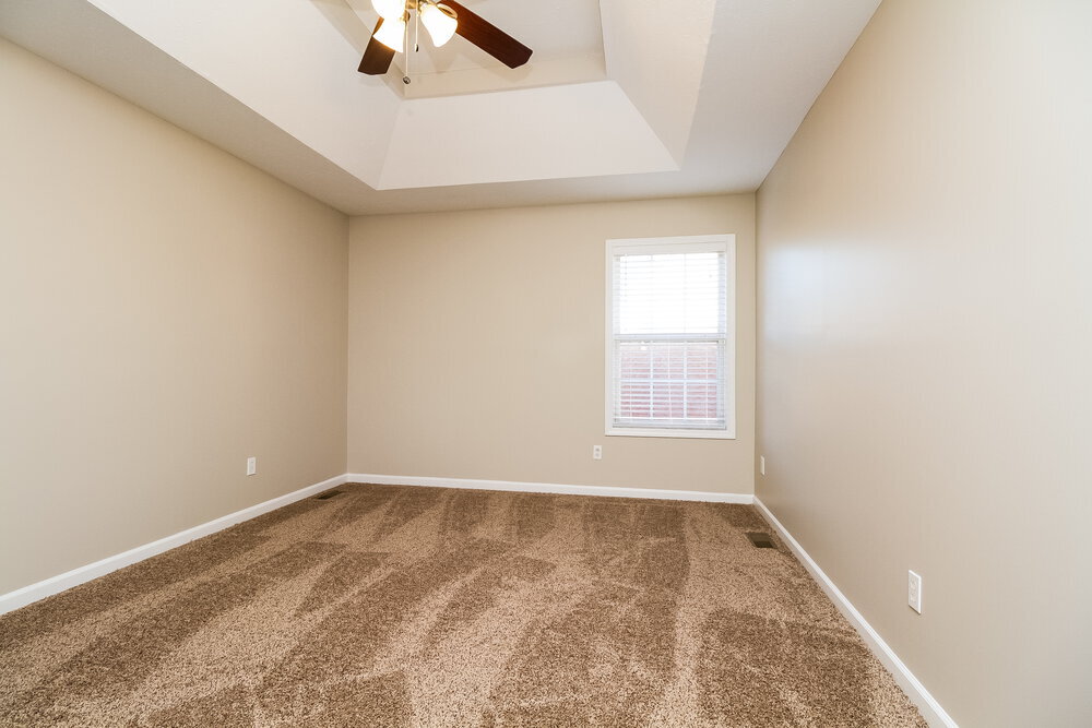 Building Photo - 304 Acorn Ct