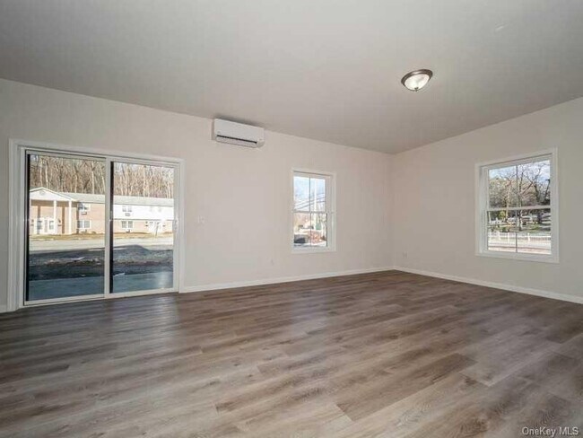 Building Photo - 4 S Hls Wy