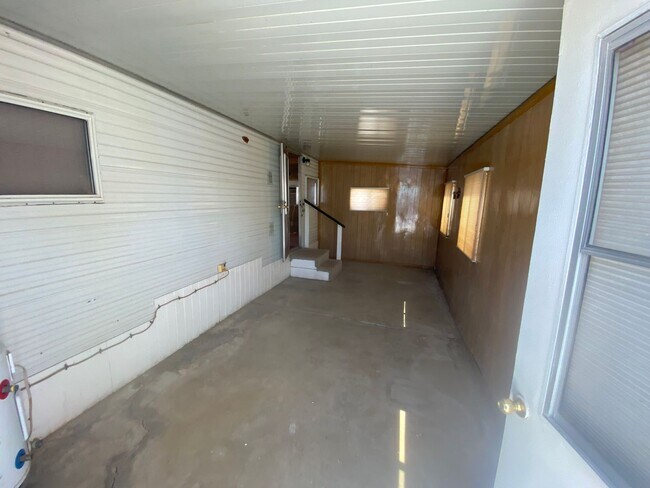 Building Photo - Unique and Spacious home