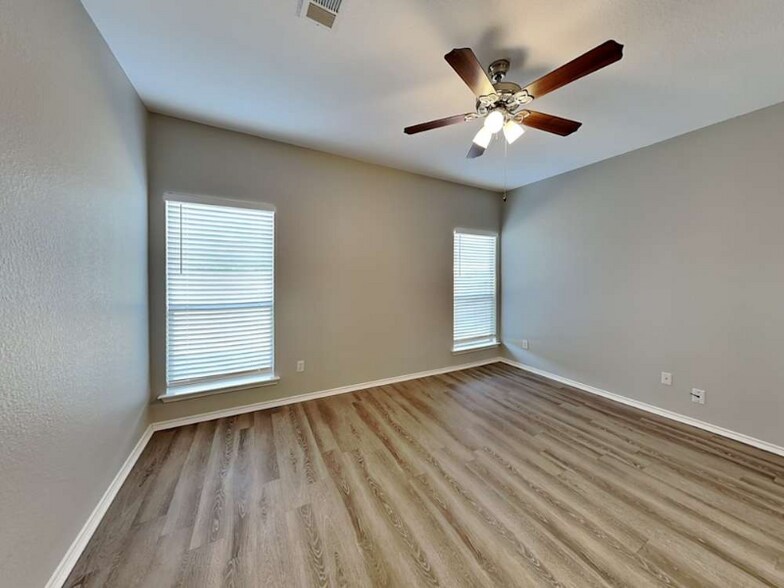 Building Photo - 2740 Cedar Ridge Ln