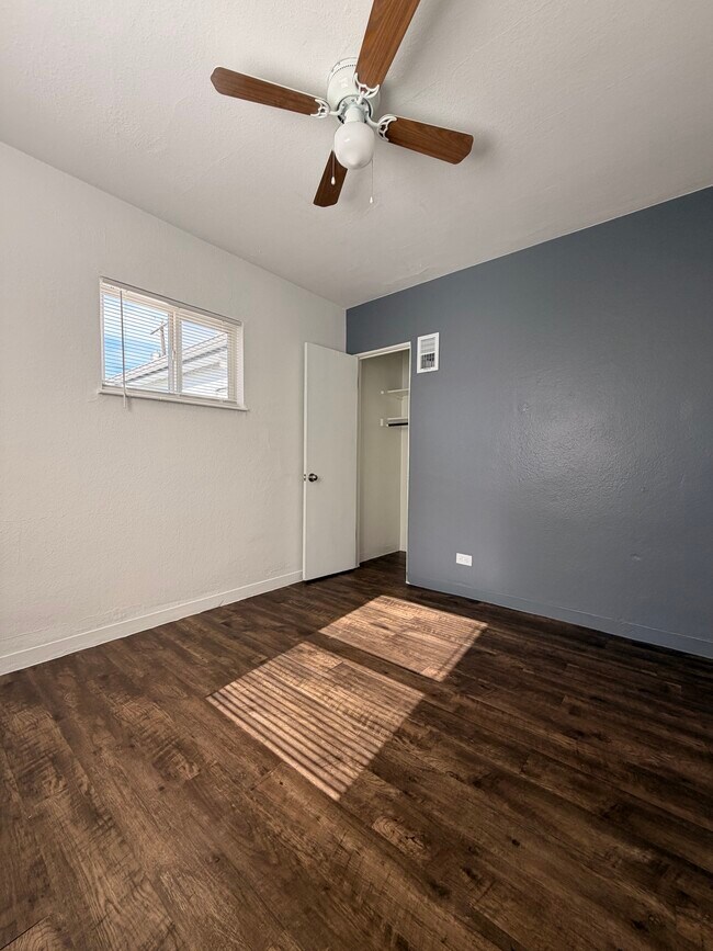 Building Photo - 2811 S Lincoln-2813