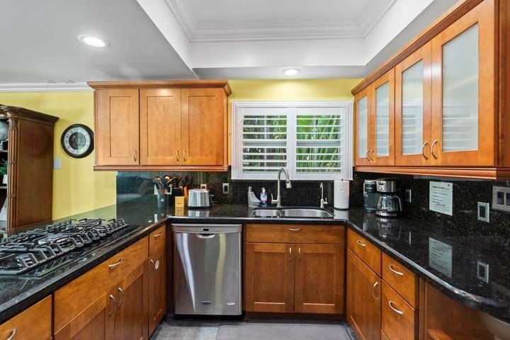 Building Photo - 614 SE 5th Ct