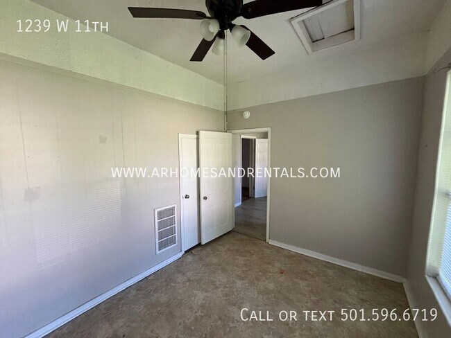 Building Photo - 1239 W 11th-