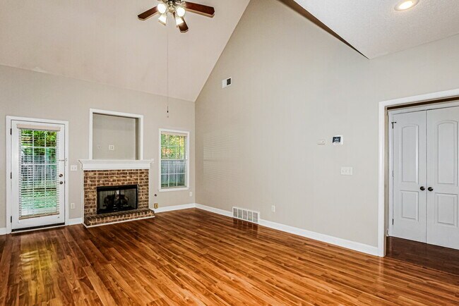 Building Photo - 1128 Casentino St