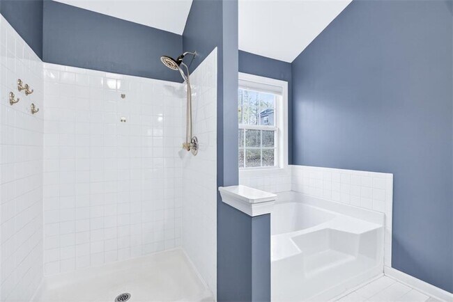 Building Photo - 135 Saltcreek Point NE