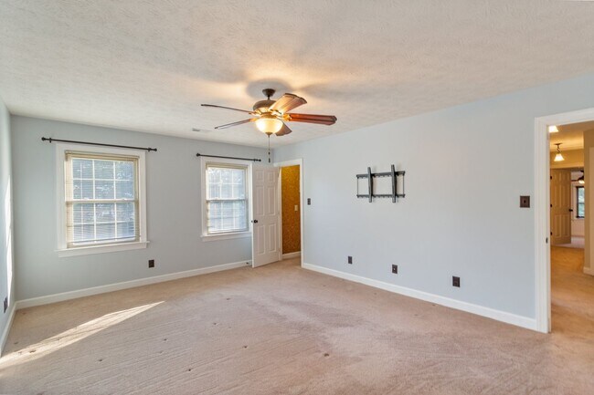 Building Photo - 6 Kirby Ct