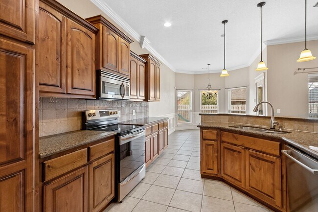 Building Photo - Wonderful home centrally located in Centerton with SOLAR - cut your electric bill down tremendously!