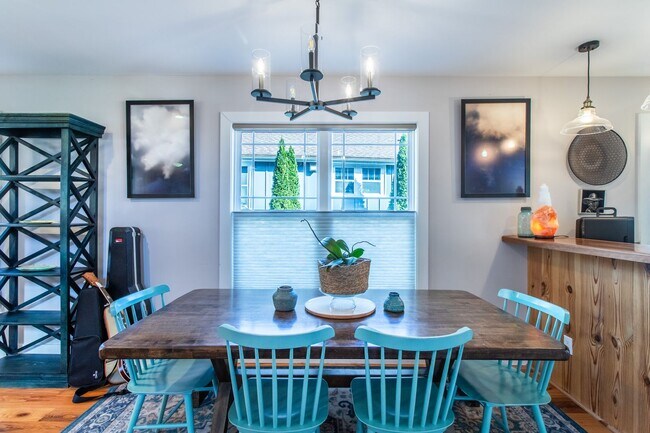 Building Photo - Fully Furnished