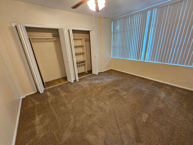 Building Photo - 6 Bedroom/3 Bath home in Black Acres