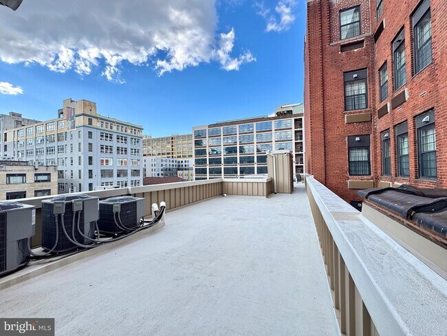 Building Photo - 1231 Vine St