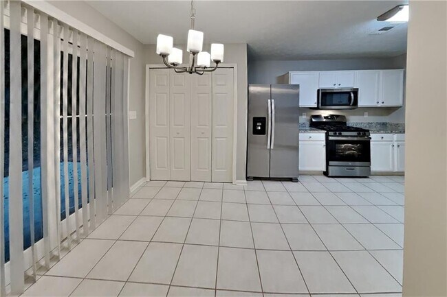 Building Photo - 1517 Galewood Cir NE
