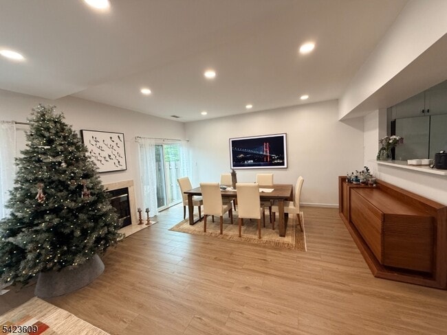 Building Photo - 22 Castle Ridge Dr