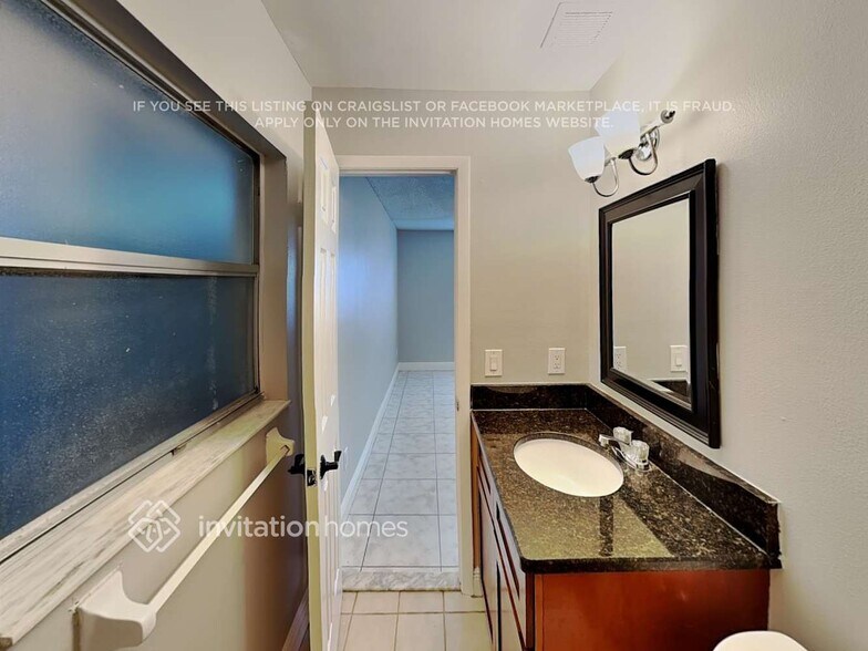 Building Photo - 302 Iowa Woods Cir W