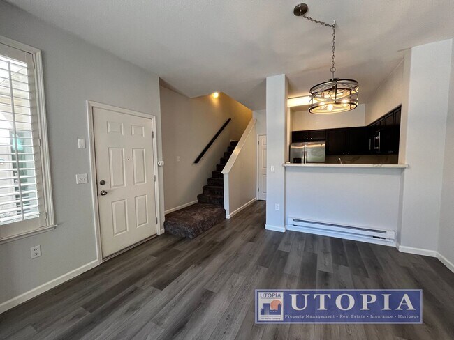 Building Photo - Recently Upgraded, Bi-Level Condo Downtown...