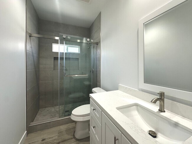 Building Photo - Willow Cir