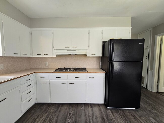 Building Photo - 3 bed 1 bath in Tecumseh!