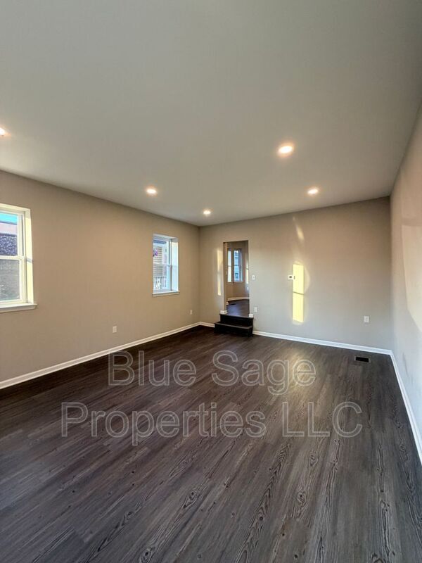 Building Photo - 44 W Winona Ave