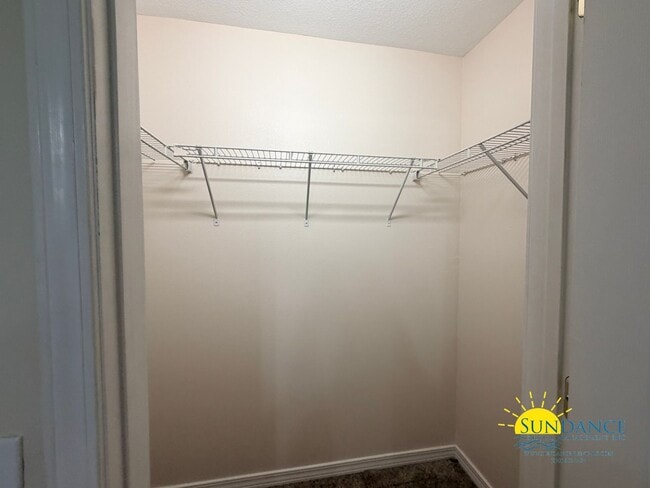 Building Photo - Updated 2 Bedroom in great Fort Walton Beach location!