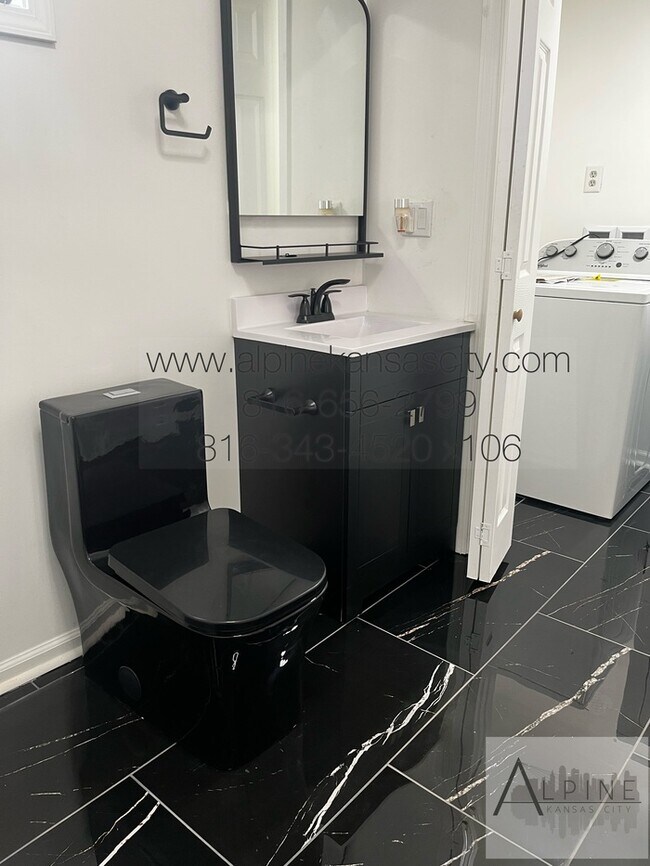 Building Photo - Beautifully Updated Home! Fenced! Vouchers OK!