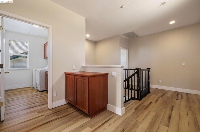 Building Photo - 822 Shasta Daisy Dr