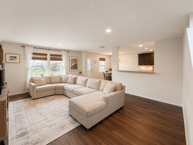 Building Photo - Beautiful 3 Bedroom Home in Winding Brook with Community Pool & Playground!  Conveniently located...