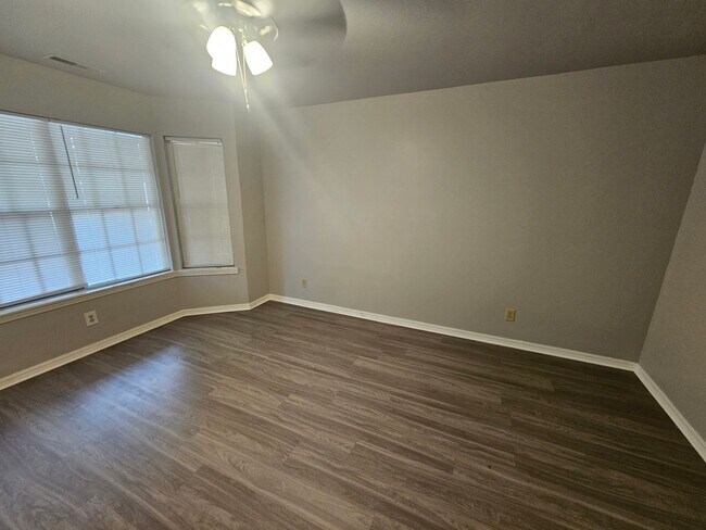 Building Photo - 1022 W Bel Air Dr