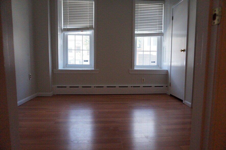Building Photo - 3348 Conrad St