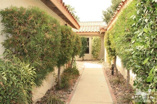 Building Photo - 257 Calle Del Verano