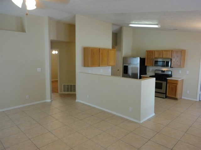 Building Photo - 7133 Hartford Hills Dr NE