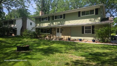 Building Photo - 5 bed 3 bath spacious single-family house, in Mounds View School District