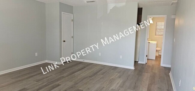 Building Photo - 900 Peppermill Rd