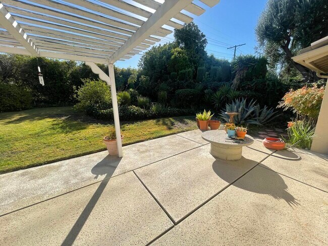 Building Photo - 9218 Gerald Ave