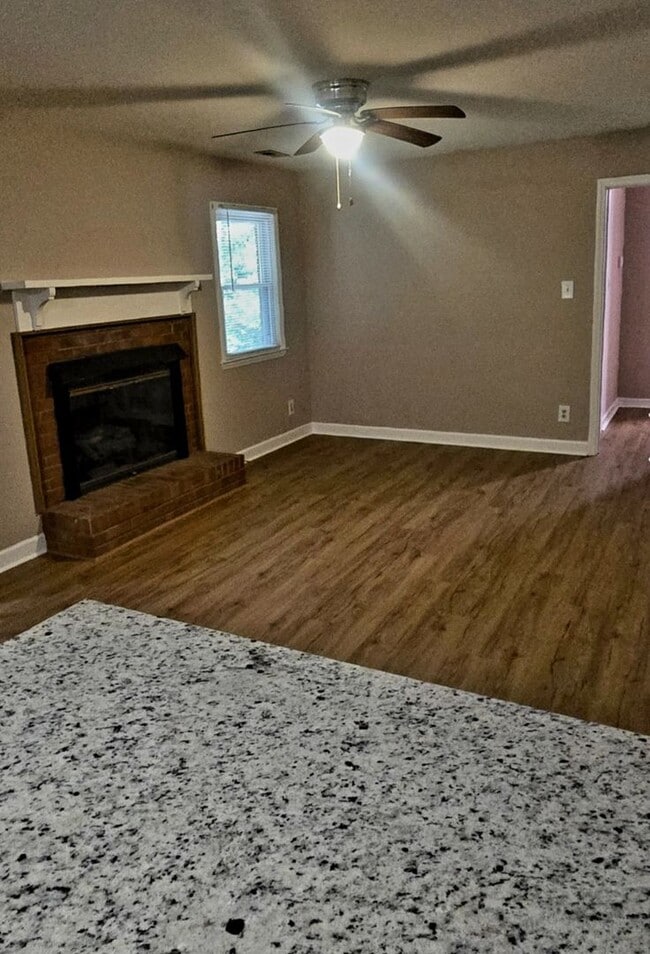 Building Photo - 8343 Lakedale Cir