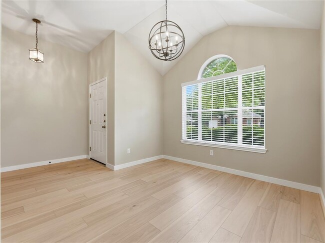 Building Photo - 1004 Downridge Dr
