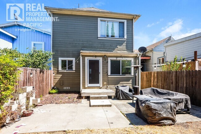 Building Photo - Bright & Spacious Oakland Home with Backya...