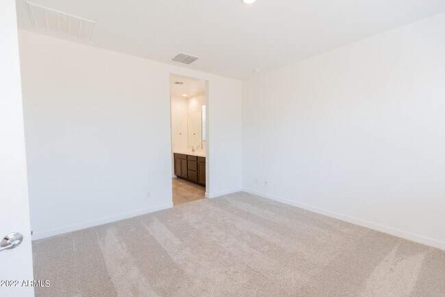 Building Photo - 9323 W Glenrosa Ave