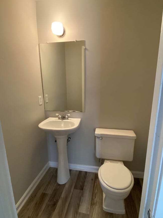 Building Photo - Total Electric 3 Bedroom 1.5 Bath Home