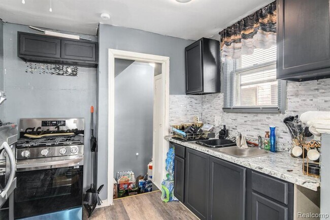 Building Photo - COMING SOON! Welcome to this charming hous...