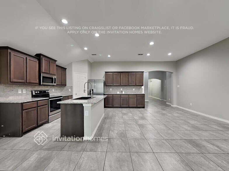 Building Photo - 2516 Old Buck Dr